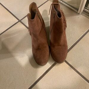 Reaction Kenneth Cole Suede Ankle Booties in Chestnut Brown